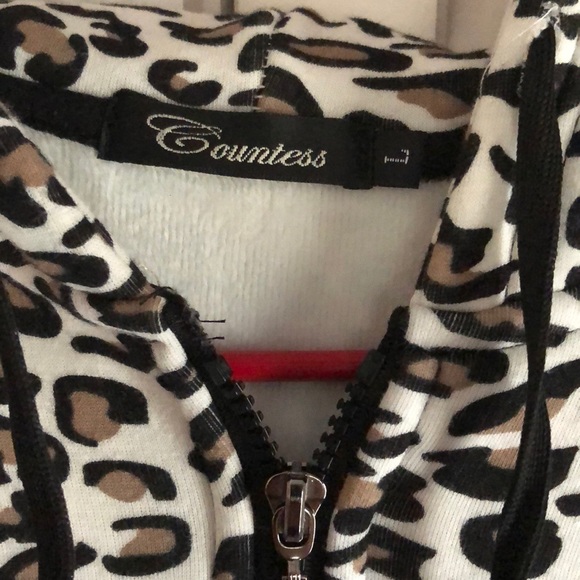 Cheetah zip up hoodie. - Picture 2 of 3